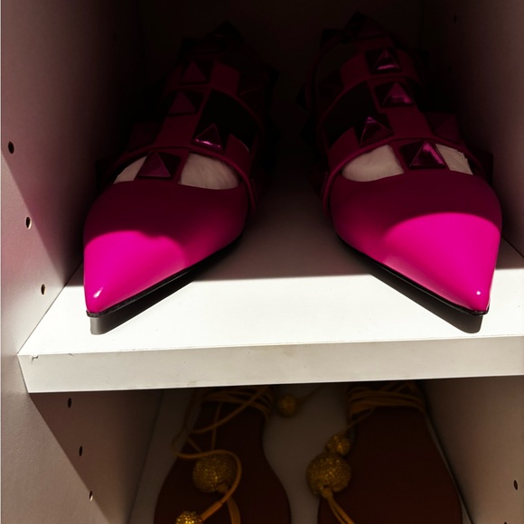 Valentino Garavani Pink Rockstud Pointed-Toe Flat - Picture 3 of 3